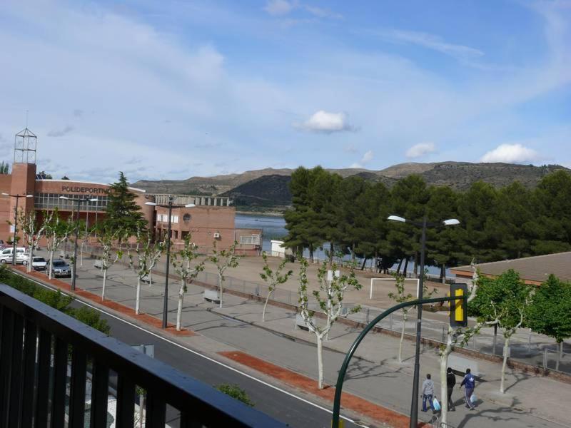 Hostal Rodes Mequinenza Eksteriør bilde