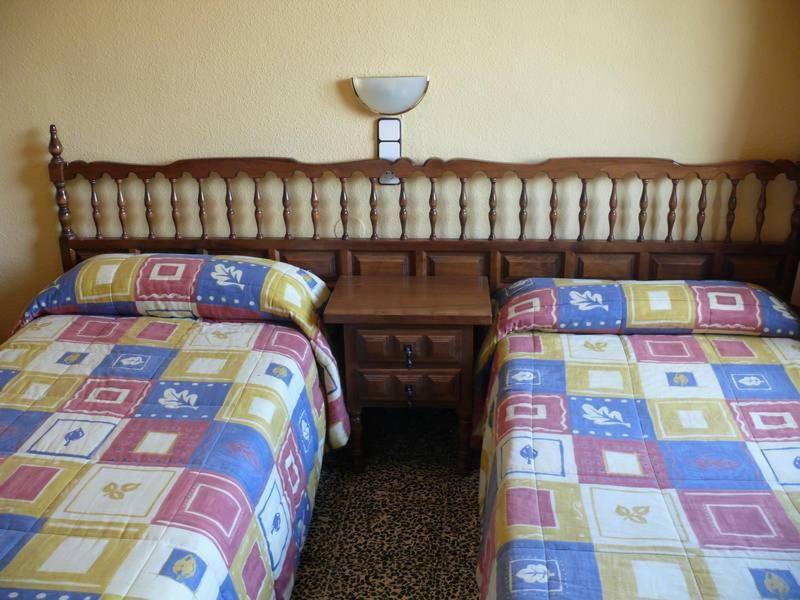 Hostal Rodes Mequinenza Rom bilde