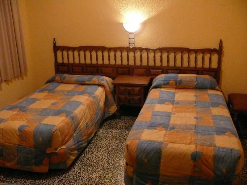 Hostal Rodes Mequinenza Eksteriør bilde
